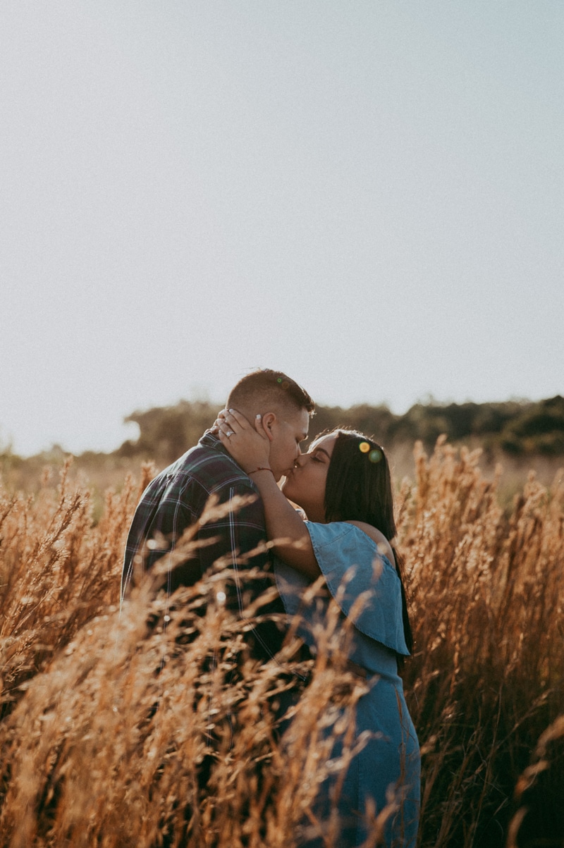 Orlando Couples Photography, couple kissing in a field of tall grass