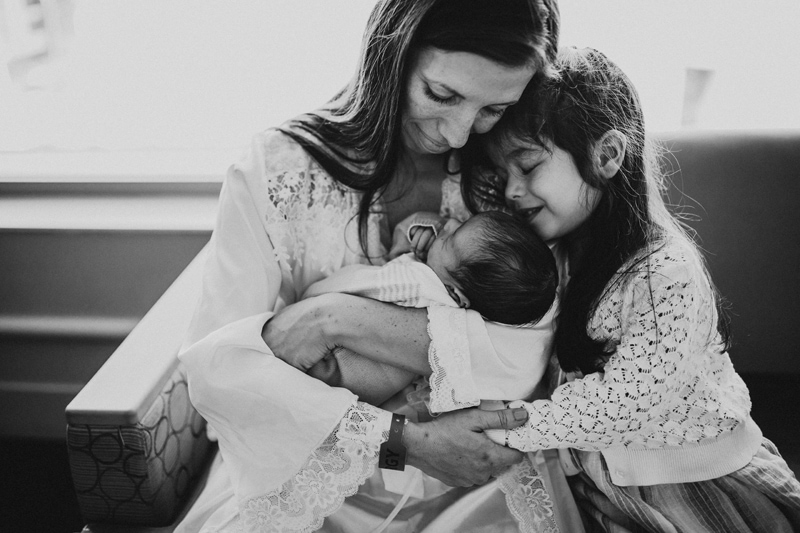 Orlando Fresh 48 Photographer, black and white of mother, young daughter, and baby